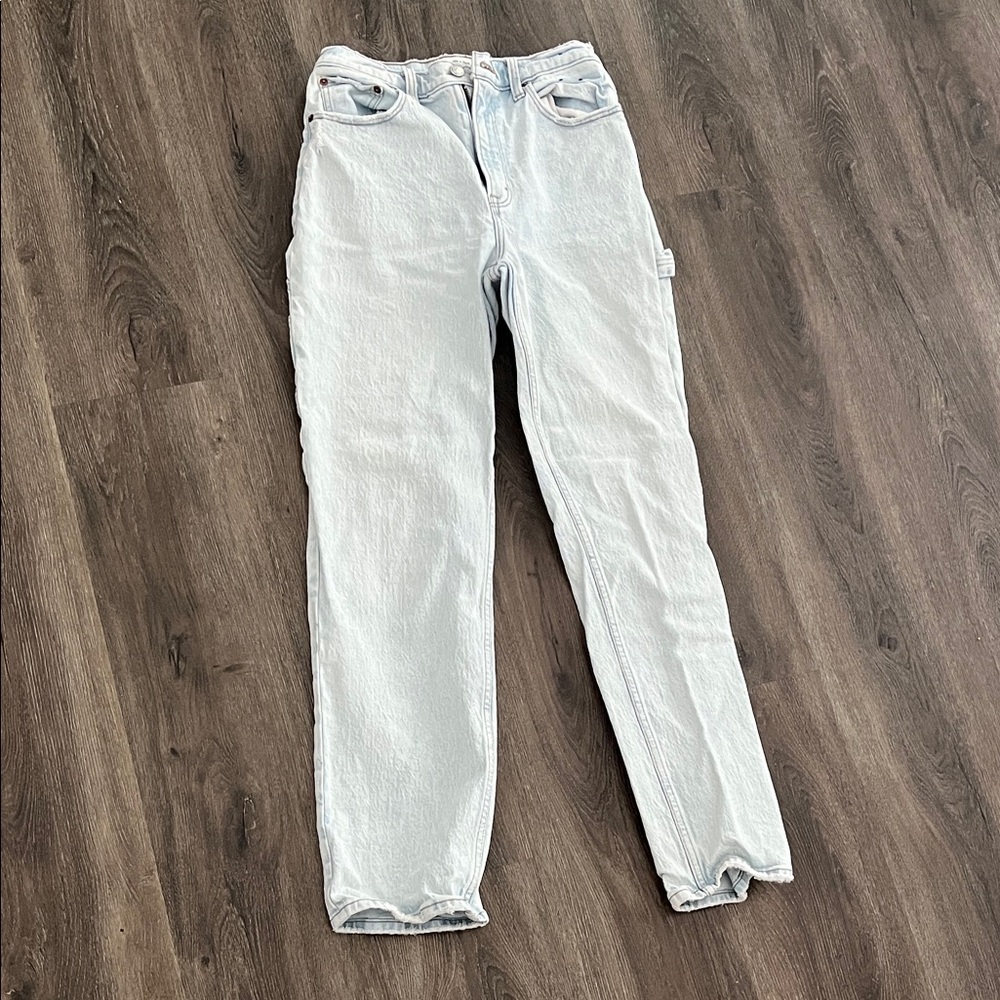 Abercrombie & Fitch Women's Light Wash Straight Leg Jeans - Size 6 Regular